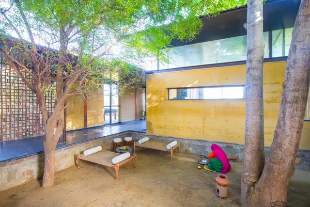 ELIVAAS Hari Bagh - Farmhouse in Jaipur | 4 BHK Farmhouse with Pond