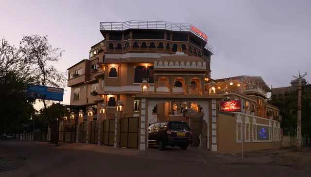 Hotel Empire Palace | Near Fateh Sagar Lake