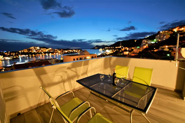 Villa Rosa Apartments