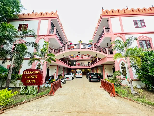 Bagan Diamond Crown Hotel
