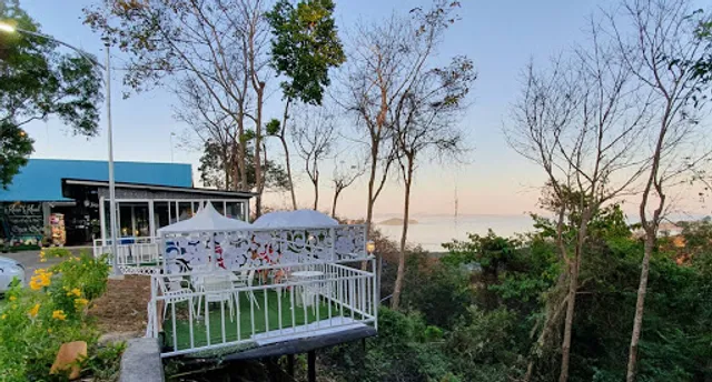 Khao Khat Sky Cafe & Ruean Thale Seafood