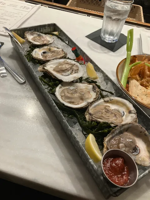 Runabout Brewing-Kitchen-Rawbar