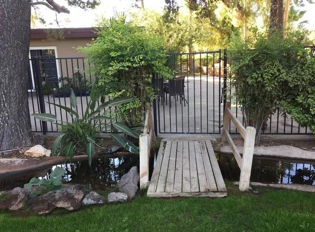 SmokeTree Resort and Bungalows