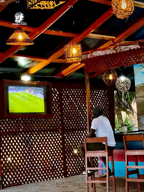 Zoe Bar & Restaurant at Coconut Pointe