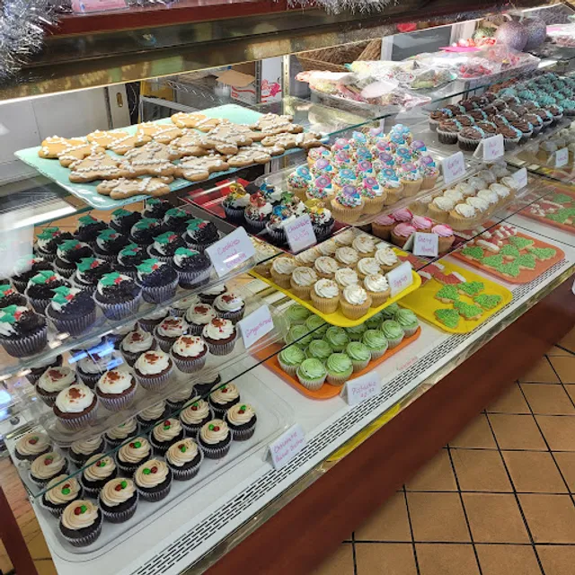 Lizzy's Cupcakery & Candies