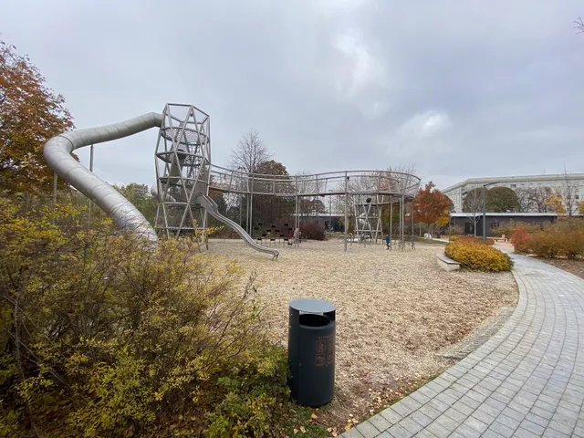 Detskaya Igrovaya Ploshchadka "Salyut"