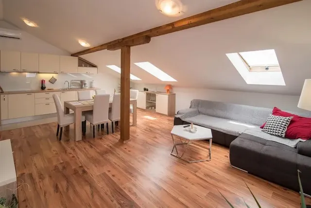 Apartment and Room Marija