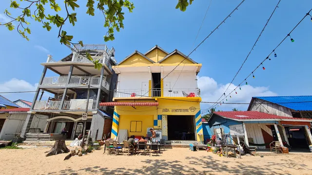 Golden Snake Guesthouse beache