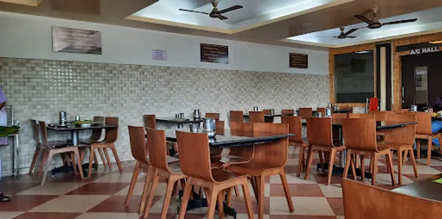 Sre Saravana Bavan - Veg restaurant