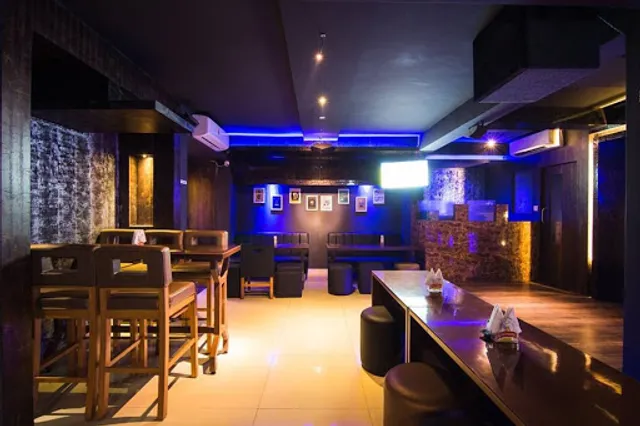 Dolphins Bar and Kitchen