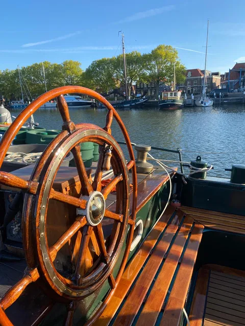 tjalkjacht pelikaan enkhuizen