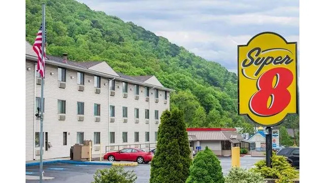 Super 8 by Wyndham La Vale/Cumberland Area