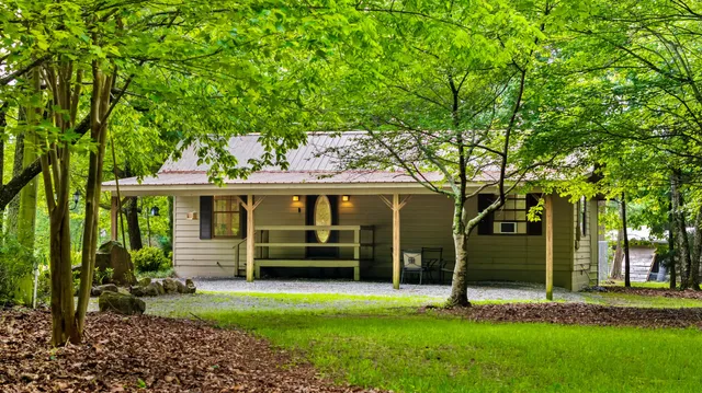 𝗙𝗮𝗶𝘁𝗵 𝗙𝗮𝗺𝗶𝗹𝘆 𝗙𝗮𝗿𝗺𝗵𝗼𝘂𝘀𝗲