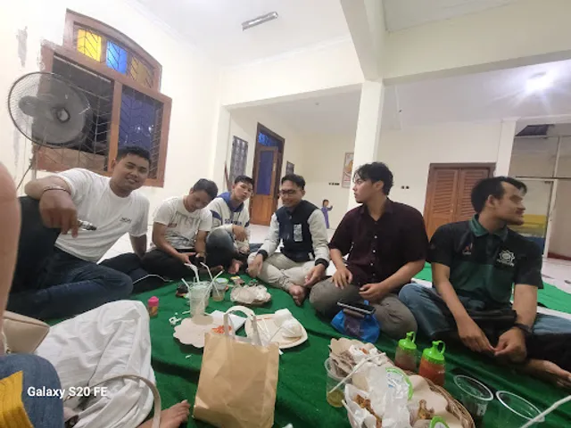 AYAM GEPREK SA'I INDRAGIRI TEMBOKREJO