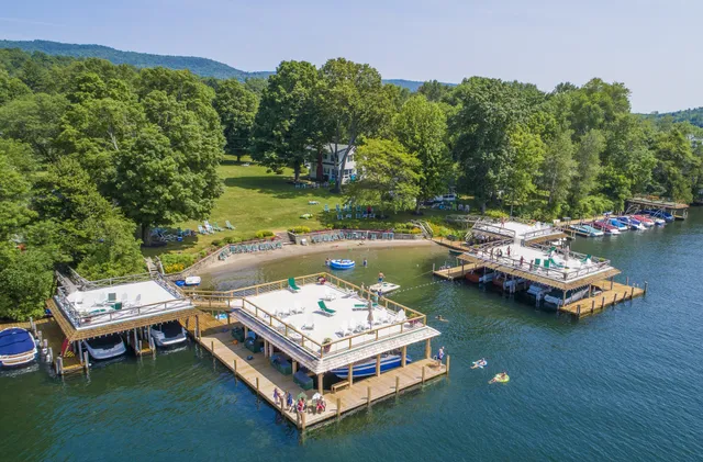 Takundewide Cottages on Lake George