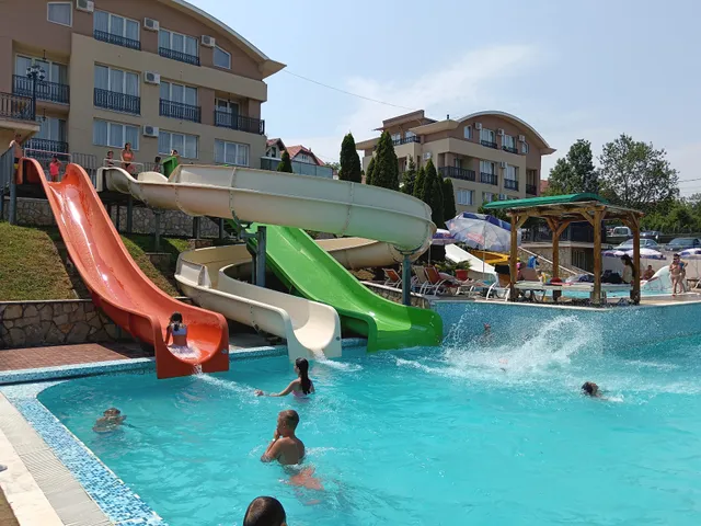 Sunny Hill Apartments & Aqua Park