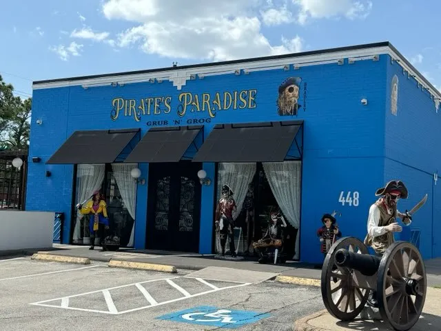 Pirate’s Paradise Grub N Grog