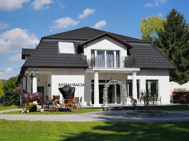 Hotel Przemyśl Dwór Wapowce | Noclegi | Wesela