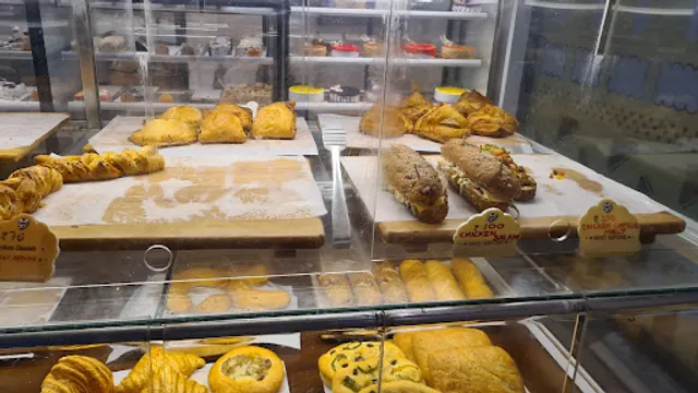 CakeBee - Your Favourite Bakery & Cake Shop