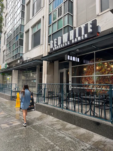 REDWHITE BONELESS RAMEN