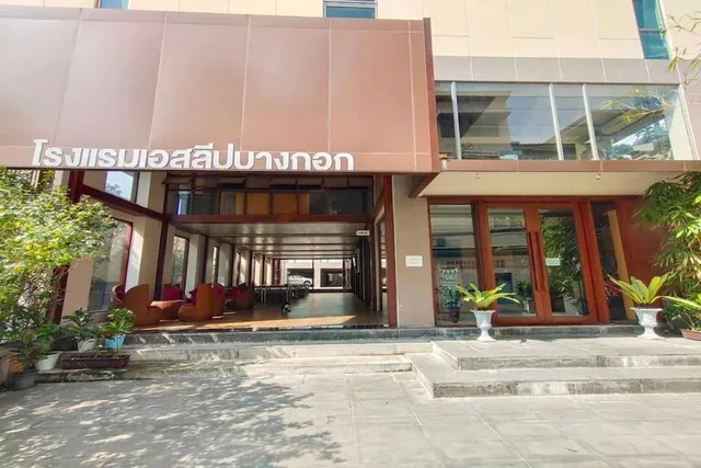 A Room Bangkok Sathorn