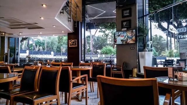 Café Place de France