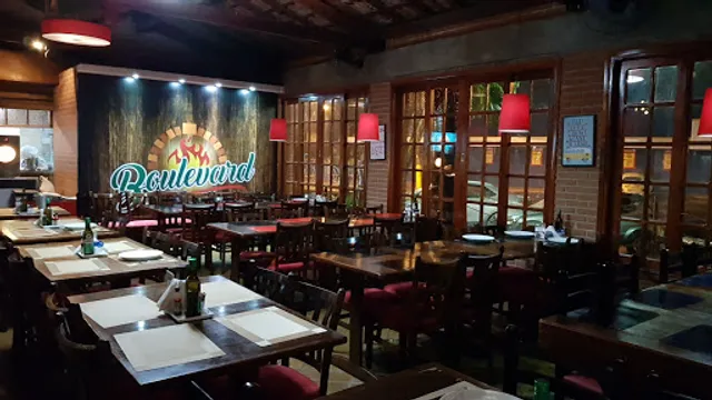 Boulevard - Morro Azul - Praça de Alimentação