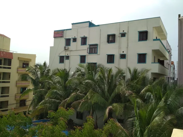 Ravindra Executive Mens PG