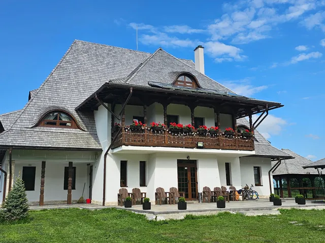 Pensiunea Poiana Vlădesei