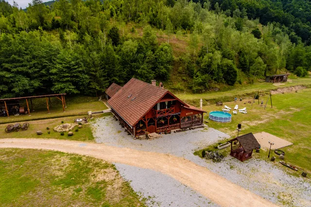 Cabana Hanul Morii: natura, piscina, sauna, jacuzzi - ROUTE 60