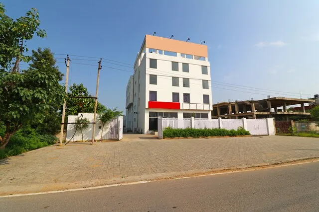 Capital O 18443 Hotel Nano