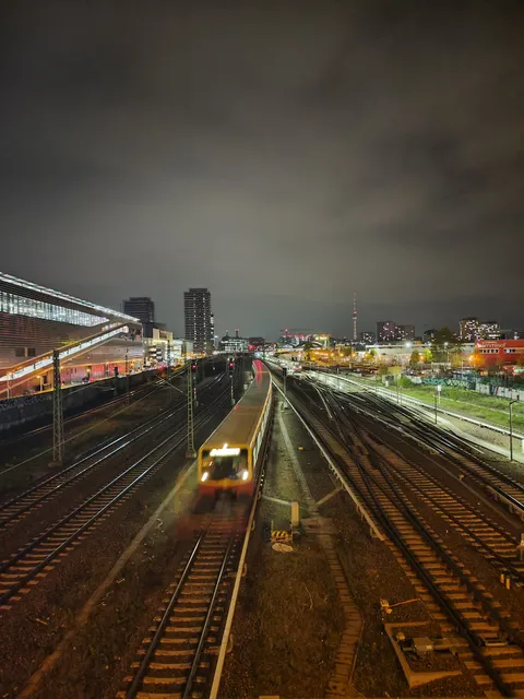 Einkaufsbahnhof Berlin Warschauer Straße