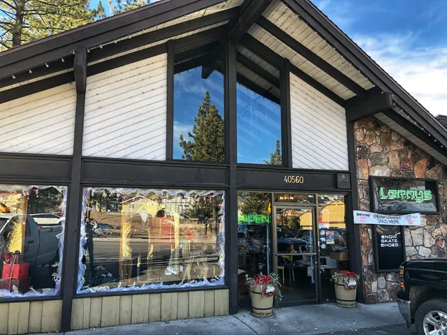 Le Roy's Shoes & Clothing