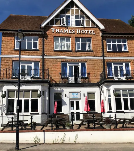 Uno Thames Hotel