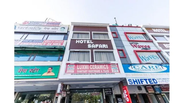 OYO 18504 Hotel Safari