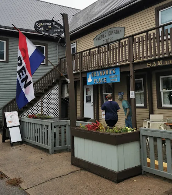 Myrtle & Rosie's Café