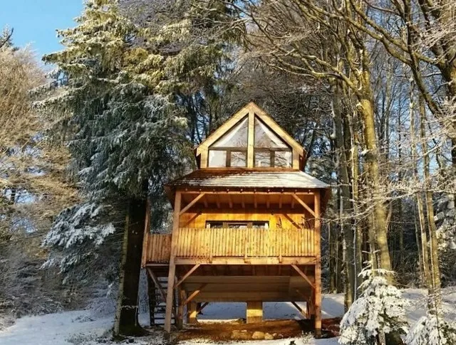 Les Cabanes de Belfahy:Hebergement insolite perchées weekend romantique séjour spa privatif(Vosges)