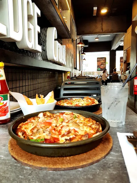 Pizza Hut Restaurant Cenang Plaza