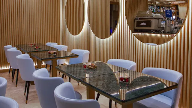 Zenit - Cocktail & Cuisine