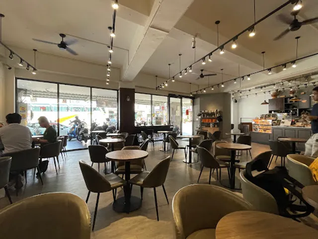 Louisa Coffee 路易莎咖啡(台南大同門市)