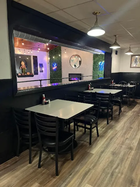 Muddy Waterz Bar & Grill