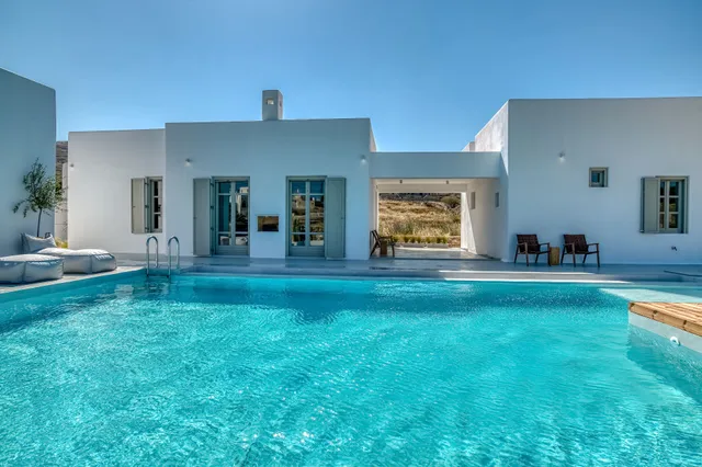 LIL Paros luxury suites