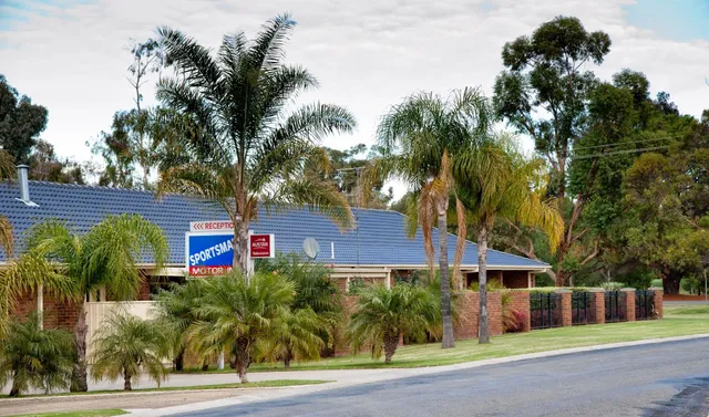 Sportsmans Motor Inn