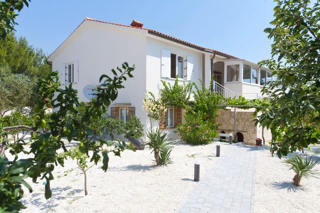 Villa Donna holiday house with pool, sauna, jacuzzi, playground, bbq & billiards, sea view(10 + 2pers.), Liznjan-Istria