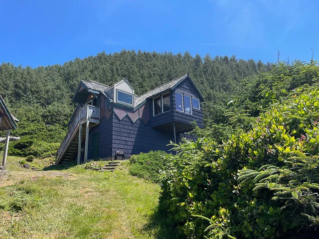 The Carriage House at Dragons Cove - Yachats Oregon Vacation Rental