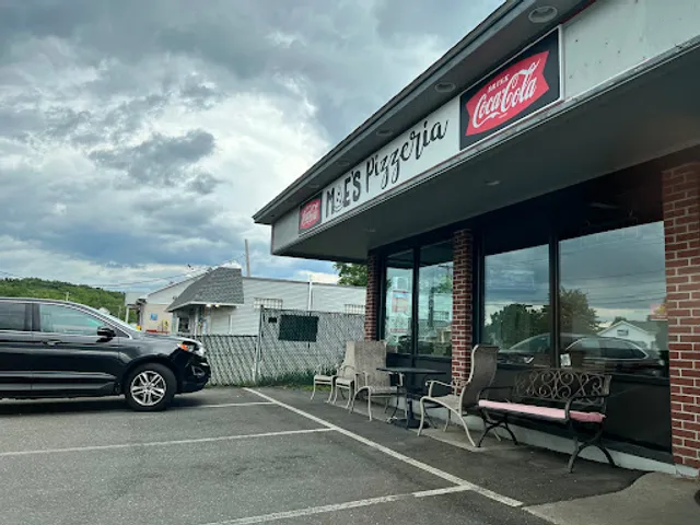 Mae's Pizzeria