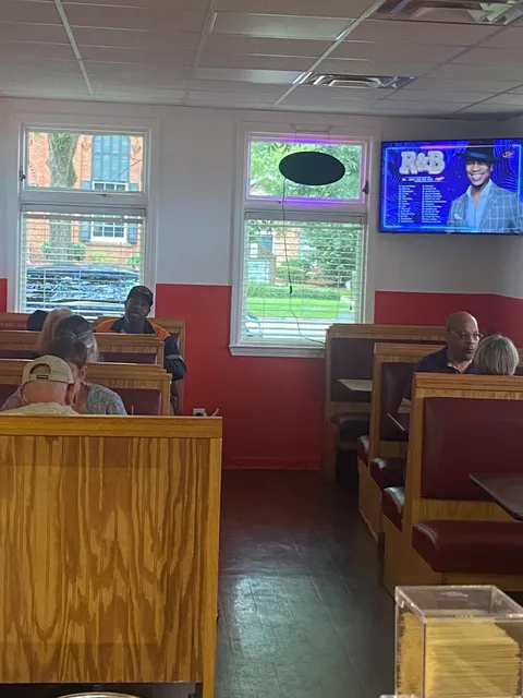 Family Ties BBQ & Seafood Restaurant