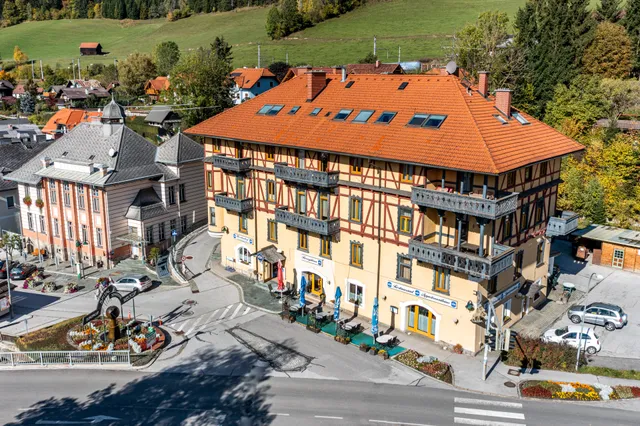 Hirschenhof Aparthotel & Restaurant