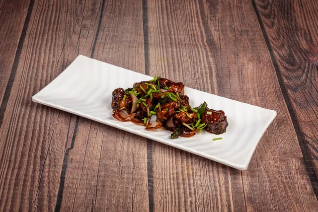 HOT LIPS RESTAURANT & CATERER