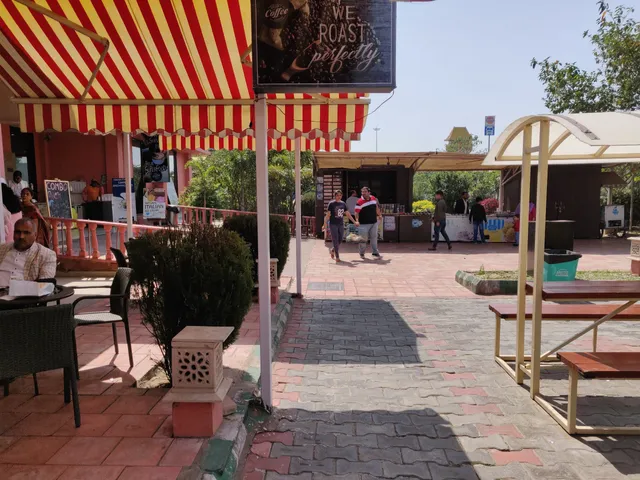 Slice of Italy Taj Expressway